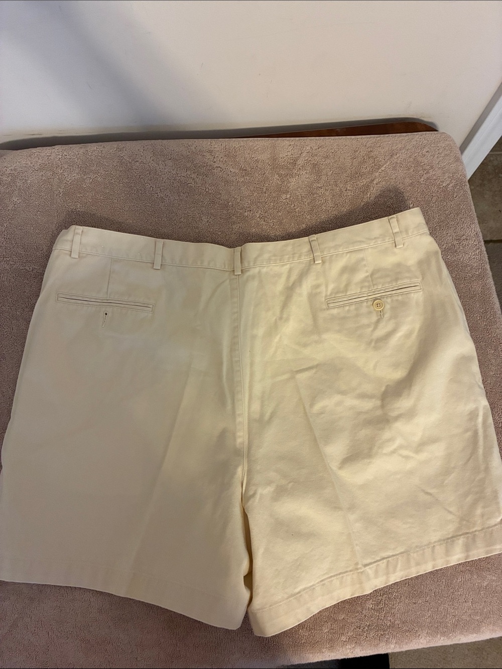Lands' End size 46 Men's Light Khaki Flat-Front Cotton Shorts - Picture 3 of 3